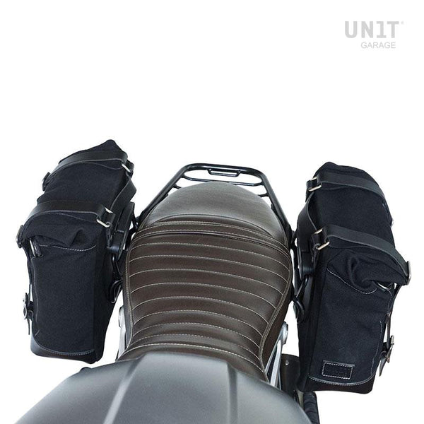 Alforjas de gamuza encerada Scram de la serie Unit Garage R9T y portaequipajes doble simétrico