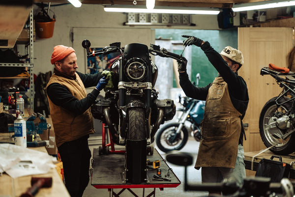 Changing the handlebars on your BMW R9T